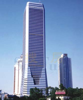 楼宇故事  广东国际大厦在施工中采用了10项新技术,楼顶部
